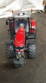 Model traktoru Massey ferguson 6613 1:32 - 3