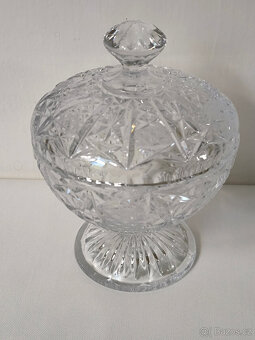 Váza s víkem, průhledná broušená na podstavci - 3