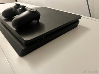 PlayStation 4 - 3
