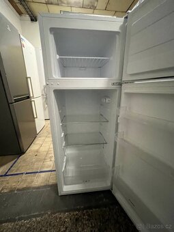 Kompaktní Candy lednice – malá, ale šikovná - 3