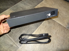16 portovy LAN switch TP-Link TL-SF1016D - 3