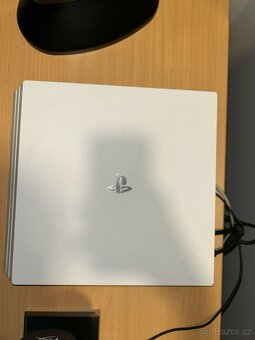 Playstation 4 PRO 1TB bílá konzole - 3