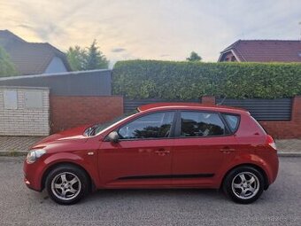 Kia Ceed 1.4 benzin - face lift - zachovalé - - 3