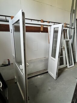 VCHODOVÉ DVOUKŘÍDLÉ PLASTOVÉ DVEŘE 154x212-262 NADSVĚTLÍKY - 3