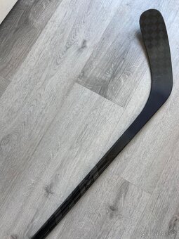 Hůl CCM Trigger 6 95flex levá ZÁRUKA extra dlouhá - 3
