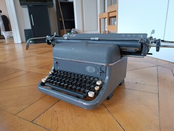 Retro psací stroj zn. ZETA - 3