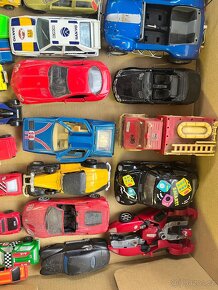 Auta autíčka bburago - 3