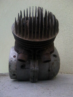 Jawa-čz 125/150 351/352-motor,pods.plechy,kryt řetězu,výfuky - 3