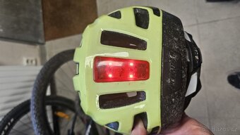 Dětská cyklistická helma Specialized SHUFFLE CHILD LED
 - 3