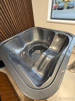 Koupací sud s hydromasážním a aeromasážním systémem - 3