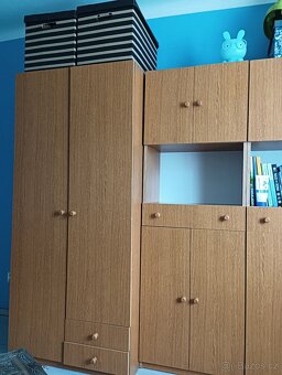 Velká šatní skříň + menší skříně - 3