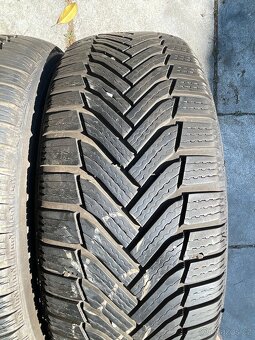Dvě zimní pneu Michelin 215/60/16 - 3