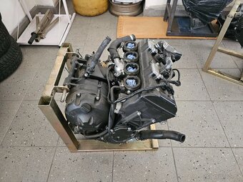 Motor Yamaha YZF R6 - 3