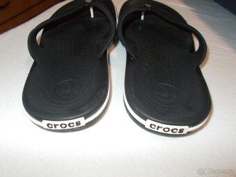 MEZIPRSTOVÉ PANTOFLE CROCS VEL M/6 W/8 38/39 NOVÉ - 3