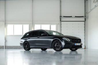Mercedes Benz E350 CDI 190kw / AMG packet/ Airmatic/ DPH - 3