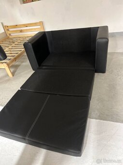 Černá rozkládací pohovka – moderní a praktická - 3