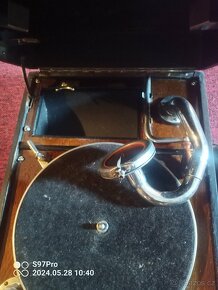 Starožitný kufříkový gramofon po kompletním servisu. - 3