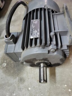 Elektromotor MEZ 4AP90L-2 - 3