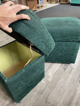 Zelený malý taburet s úložným prostorem 2x - 3