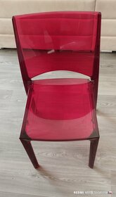 Dvě červené židle b - side - 3