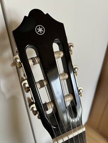 Klasická kytara 4/4 Yamaha (glossy black) - 3
