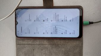 PRODÁNO Mobilní telefon Realme C3, prasklý displej - 3