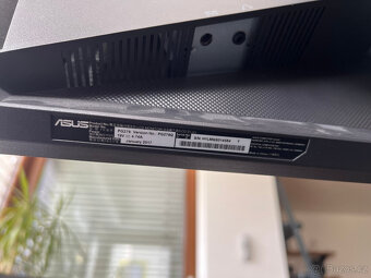 ASUS ROG Swift PG279Q - 3