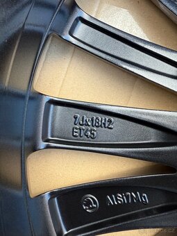 NOVÁ originál kola Škoda TRINITY 18” Karoq, 5x112 - 3