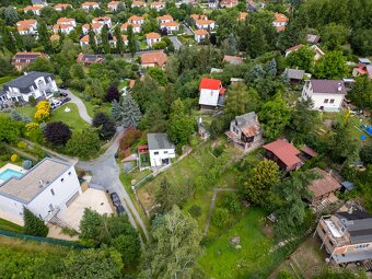 Prodej stavebního pozemku s chatou ve Statenicích - 3