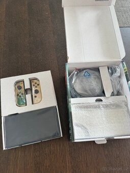 Nintendo Switch OLED Zelda TOTK limitovaná edice + pouzdro - 3