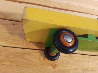 Starý Dřevěný Náklaďák - 3