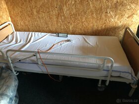 Elektrická polohovací postel a stolek - 3