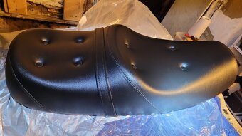 Prodám na triumph Bonneville - sedlo, zadní tlumiče, výfuk - 3