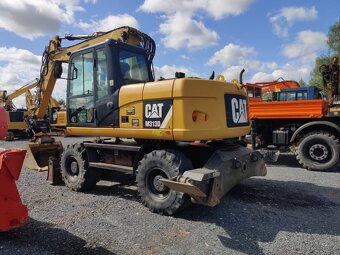 Kolový otočný bagr CAT 313D - 3