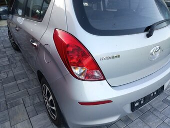 HYUNDAI I 20 najeo 42 100 km - 3