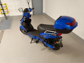 Elektro skútr RACCEWAY E-FICHTL 20Ah modrý - 3