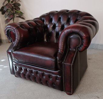 Kožené, Chesterfield křeslo. Originál Centurion. - 3