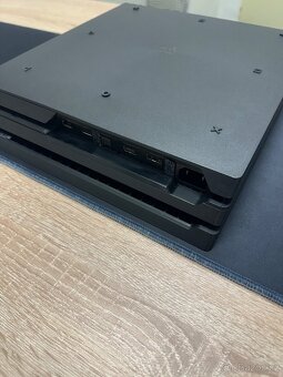 Playstation 4 Pro 1TB Černý, 2x ovladač - 3