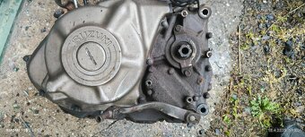 Spodek motoru Suzuki dr600 - 3