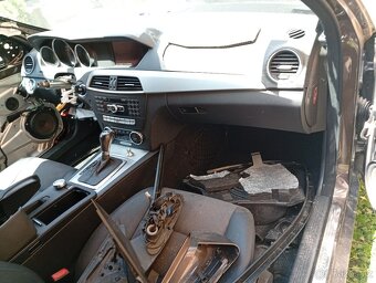 Prodám náhradní díly na mercedes c 250cdi w204 - 3