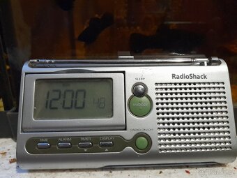 Prodám malý přenosný radio a budik s výklopný displej - - 3