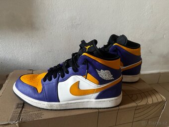 Nike Air Jordan 1 MID - 3