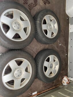 Kola VW Golf - 3