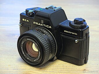 Analog Praktica BCA + Prakticar 1.8/50 + blesk - 3