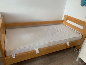 Masivní postel s matraci - 3