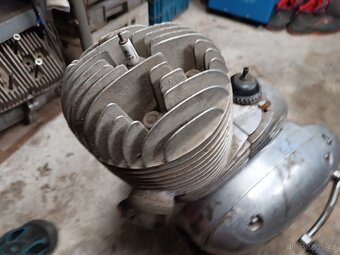 Motor Jawa 250 kyvačka - 3