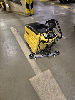 Prodám podlahový mycí stroj Kärcher BD 530 Ep - 3