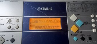 Klávesy Yamaha PSR E323 + polohovací stojan - 3