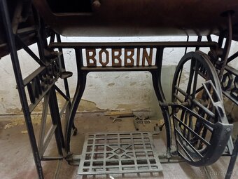 ŠICÍ STROJ BOBBIN - 3