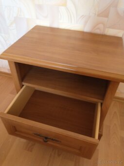 NOČNÍ STOLEK KENT - 3